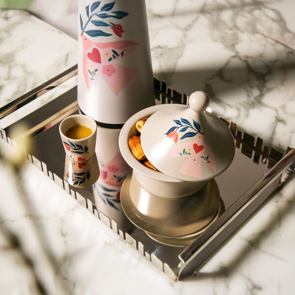 تمرية مع غطاء من بيلينا