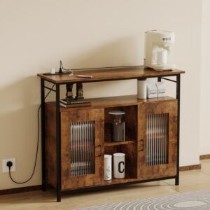 ركن قهوة مع محطة شحن وخزانة قهوة