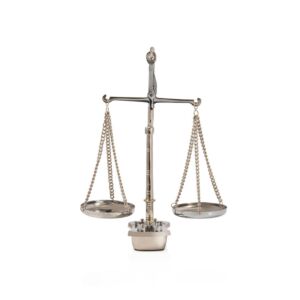 تحفة ديكور ميزان هاربيرن  -  فضي