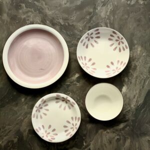 طقم صحون عشاء 4 اشخاص رسم يدوي - وردي